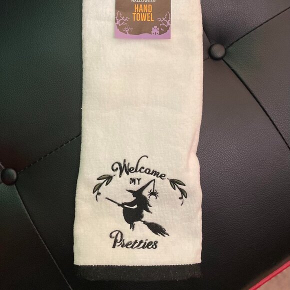 Halloween Hand Towel, "Welcome My Pretties"  NWT - Picture 1 of 4
